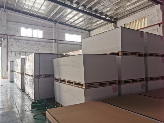 los paneles de la división de la pared del PVC 0.8g/Cm3, tablero de aislamiento impermeable de la pared de 8m m
