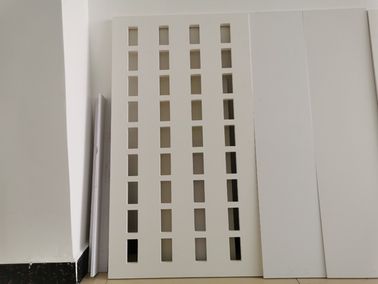 Tablero de la división del PVC de la prueba 20m m los 4X10ft de la putrefacción ISO9001 para el ajuste de la puerta y de la ventana
