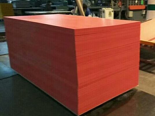Hoja roja ligera del PVC 0.55g/Cm3, tablero decorativo de la espuma de 5m m